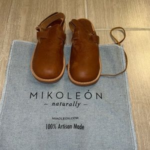 Mikoleon size 32 nwot